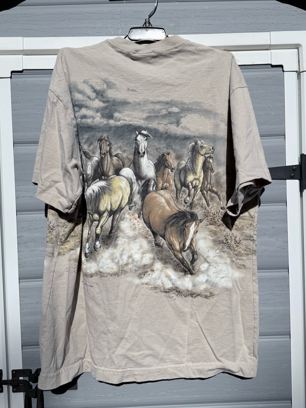 Women’s Beige Horse Graphic Tee - Art Unlimited